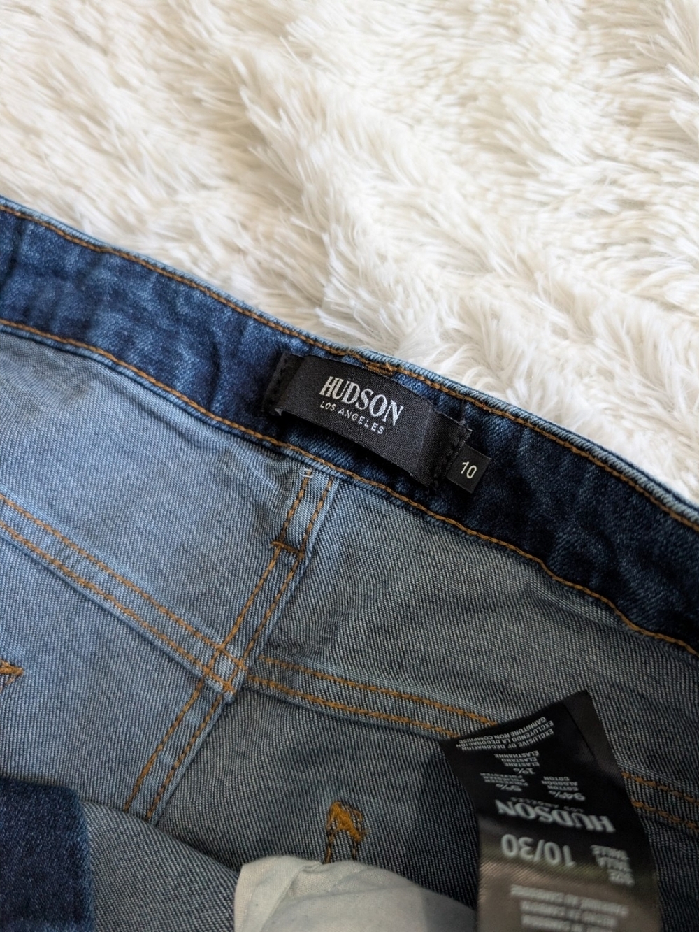 Hudson Dark Blue Wash Rolled Cuff Stretchy Denim Shorts Size 10 - Picture 4 of 7
